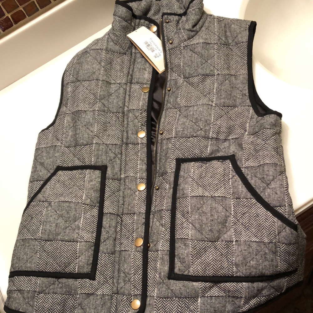 Quilted best Brand new, never worn, w/tags